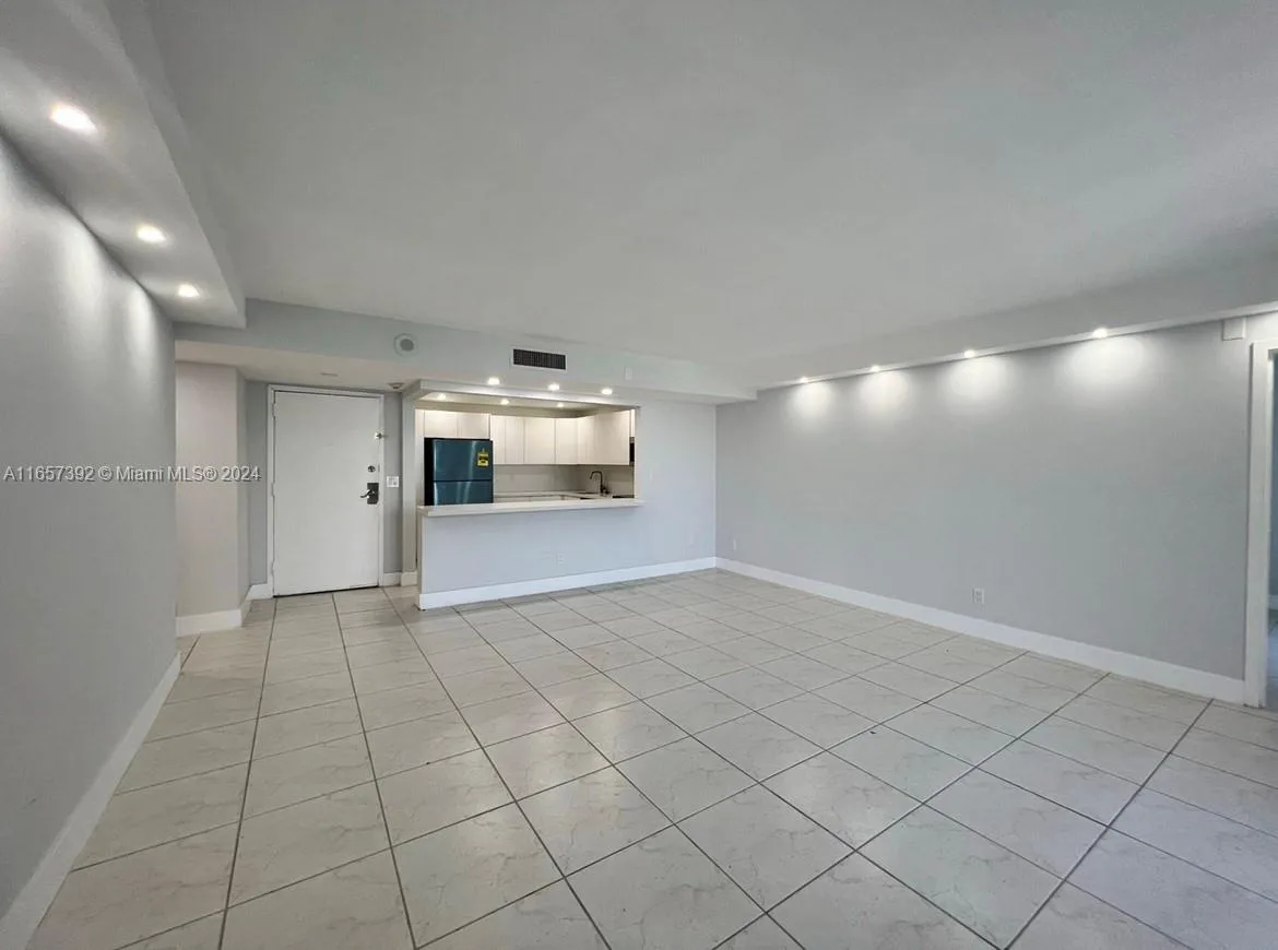 13499 Biscayne Blvd # 1405, North Miami, FL 33181 photo 6