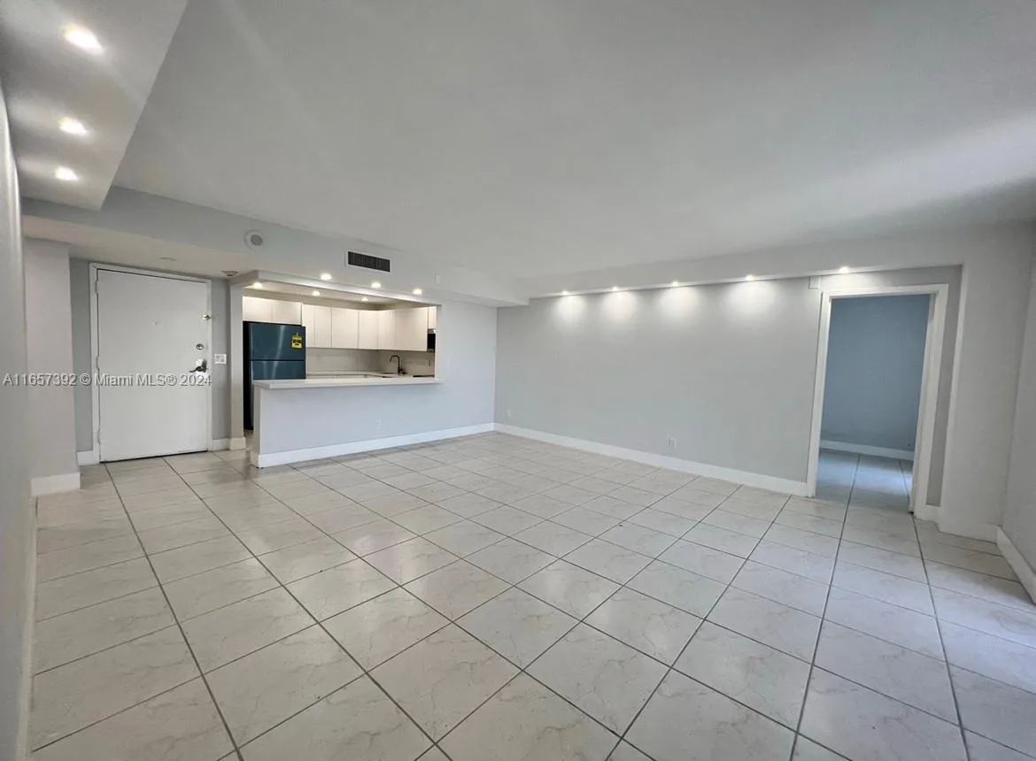 13499 Biscayne Blvd # 1405, North Miami, FL 33181 photo 7