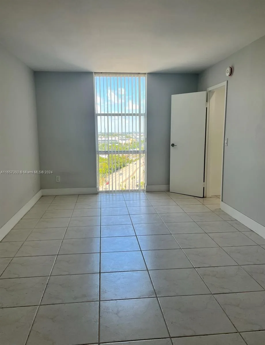 13499 Biscayne Blvd # 1405, North Miami, FL 33181 photo 8