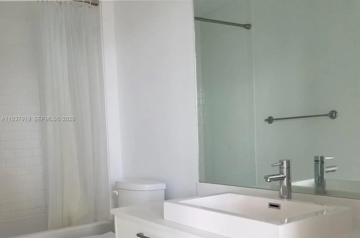 151 SE 1st St # 2507, Miami, FL 33131 photo 5