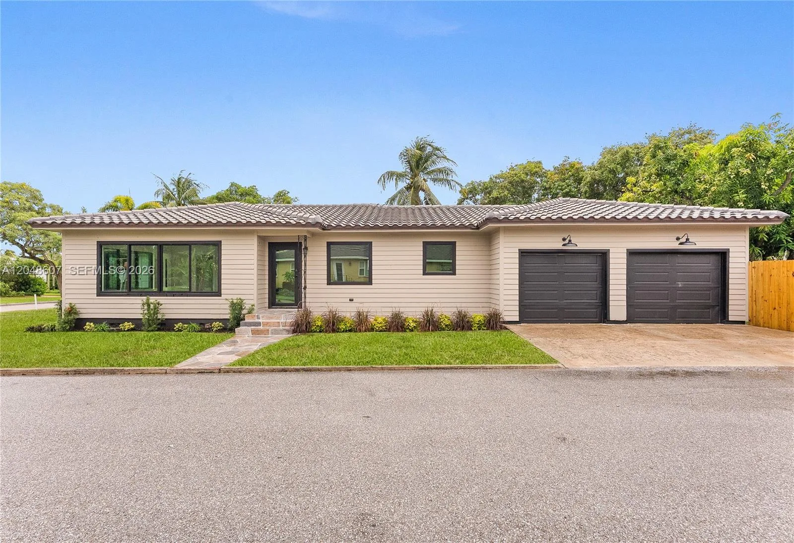801 S Palmway, Lake Worth, FL 33460 photo 2