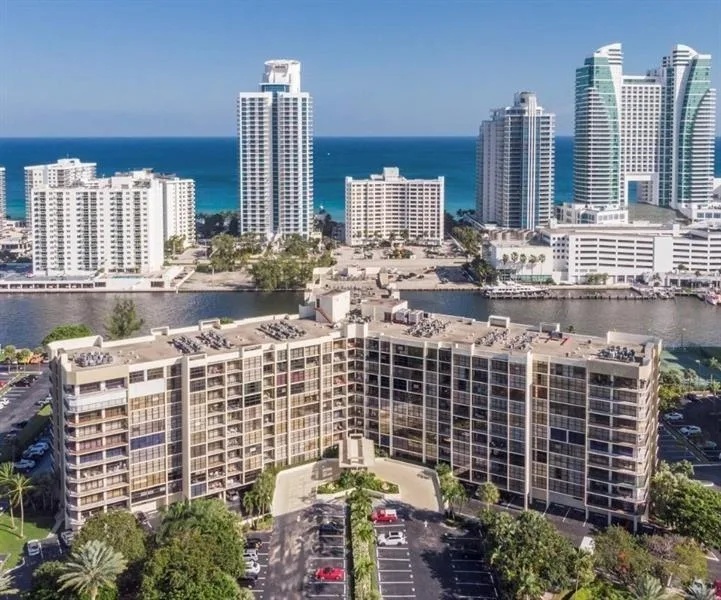 600 Parkview Drive # 531, Hallandale Beach, FL 33009