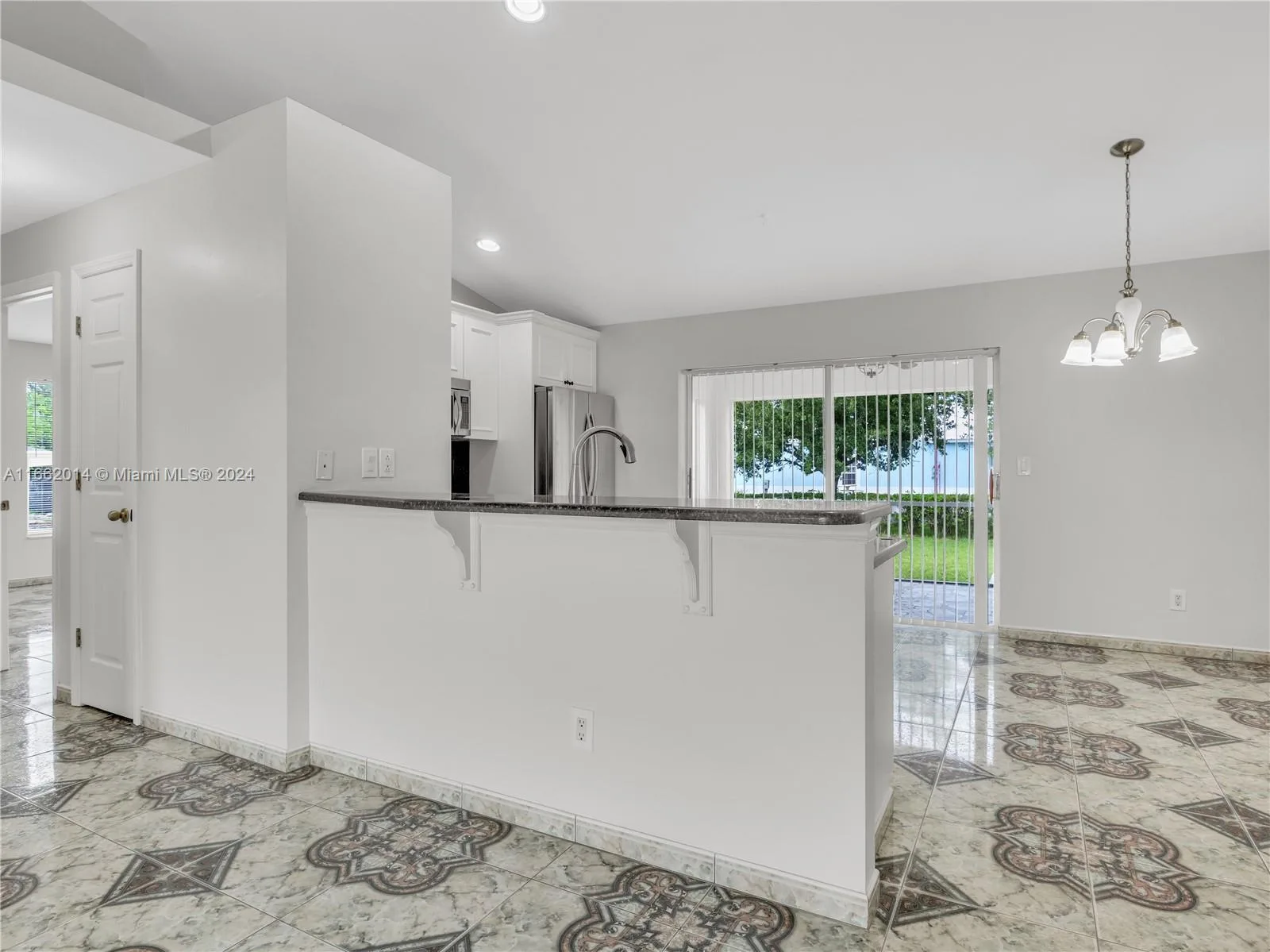912 SE 5th PL, Cape Coral, FL 33990 photo 4
