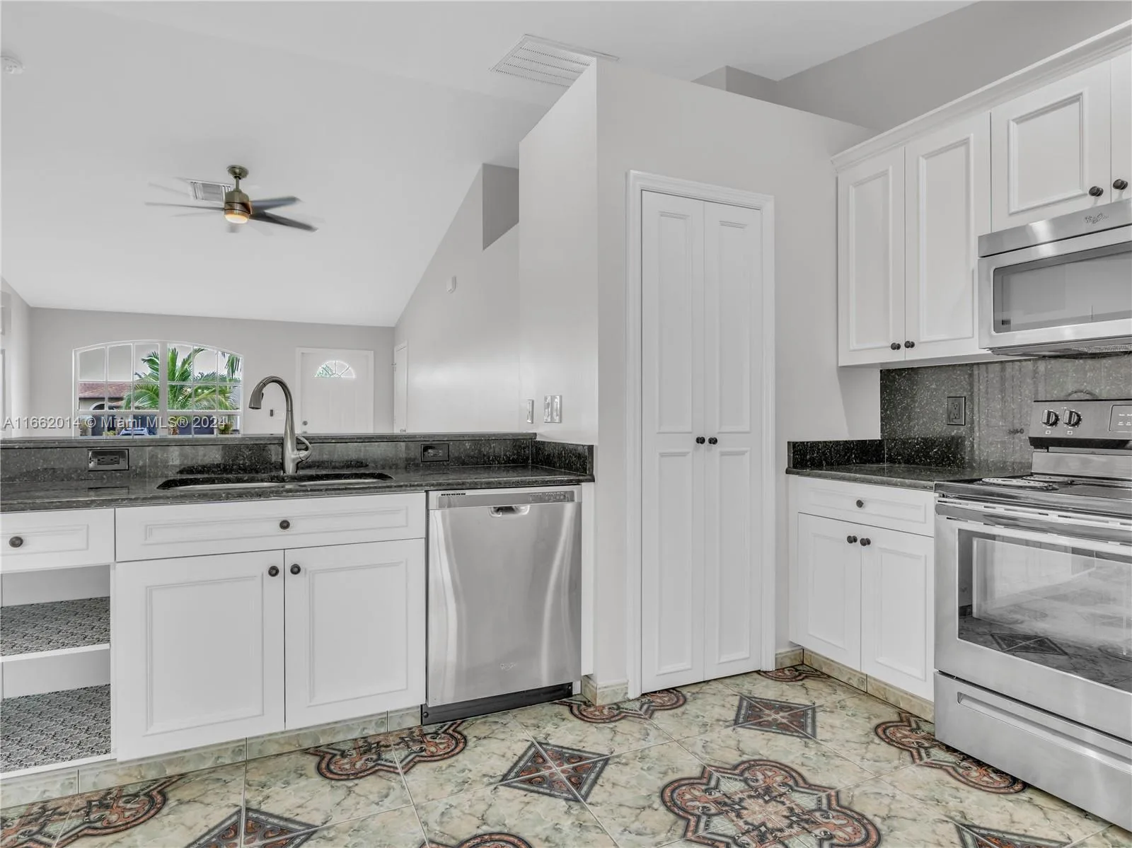 912 SE 5th PL, Cape Coral, FL 33990 photo 5