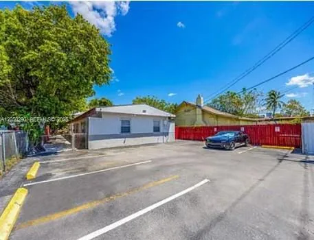 669 NW 28th St # 4, Miami, FL 33127