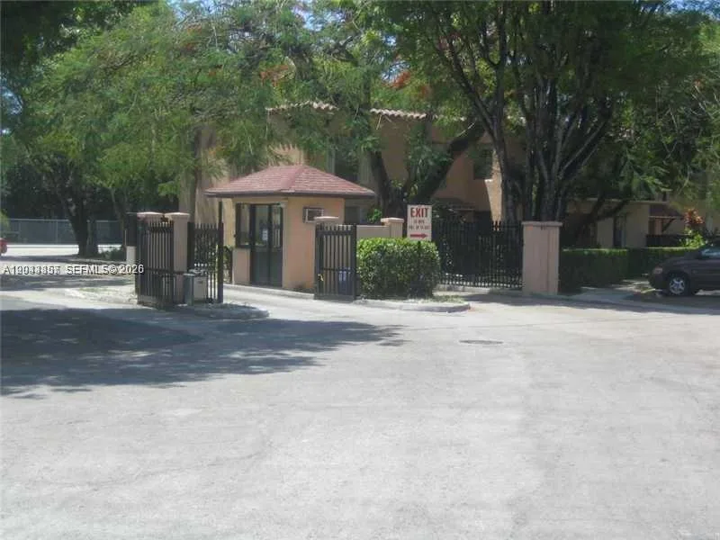 10794 N Kendall Dr # B22, Miami, FL 33176
