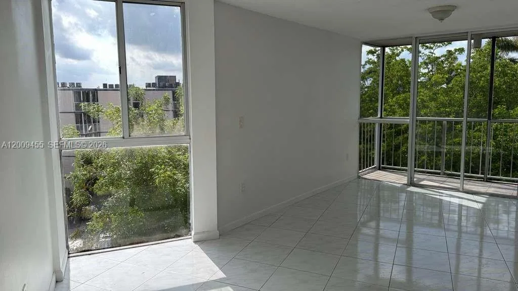 6995 NW 186th St # E507, Hialeah, FL 33015