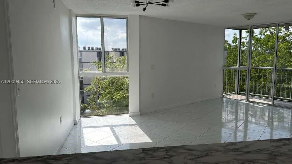 6995 NW 186th St # E507, Hialeah, FL 33015 — zdjęcie 2