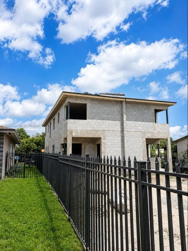 3165 NW 61st St, Miami, FL 33142