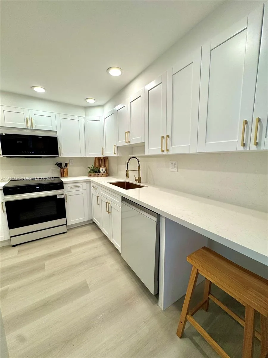 300 Bayview Dr # 1801, Sunny Isles Beach, FL 33160 photo 12