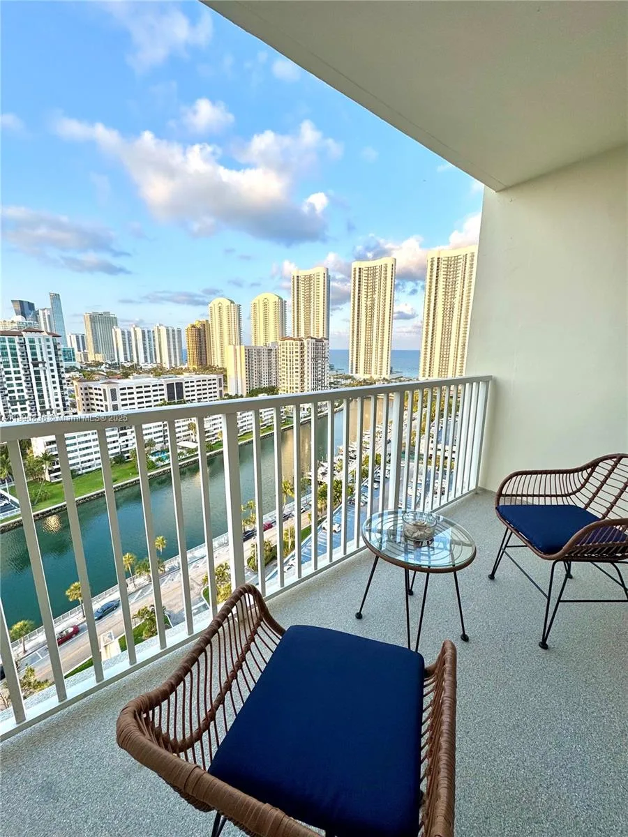 300 Bayview Dr # 1801, Sunny Isles Beach, FL 33160 photo 3