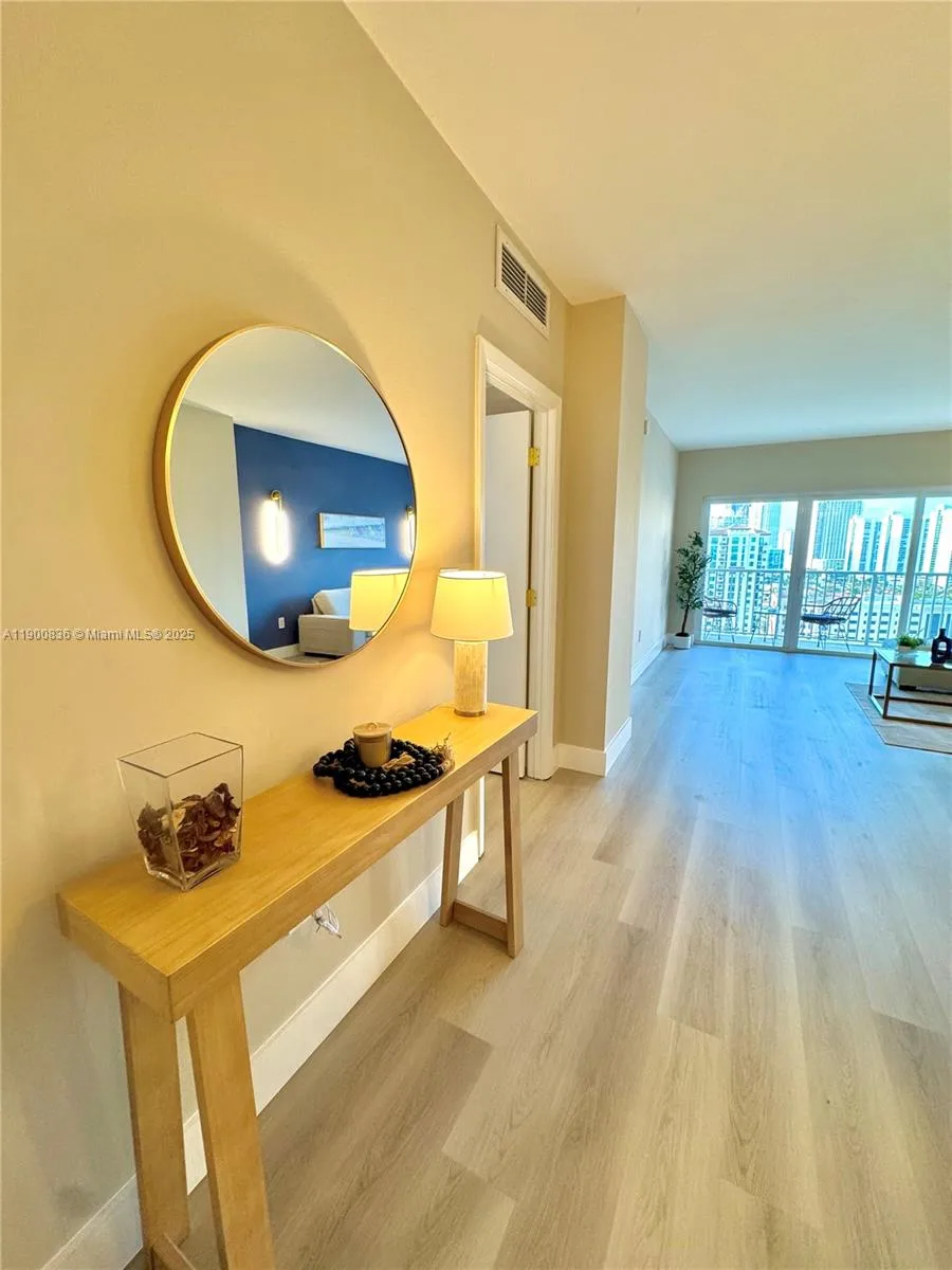 300 Bayview Dr # 1801, Sunny Isles Beach, FL 33160 photo 4