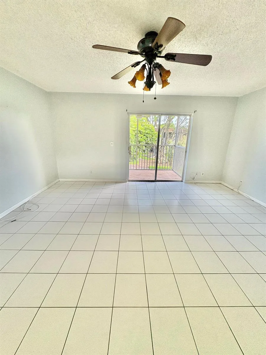 209 OXFORD 200, West Palm Beach, FL 33417 photo 4