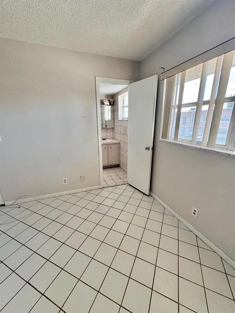 209 OXFORD 200, West Palm Beach, FL 33417 photo 5