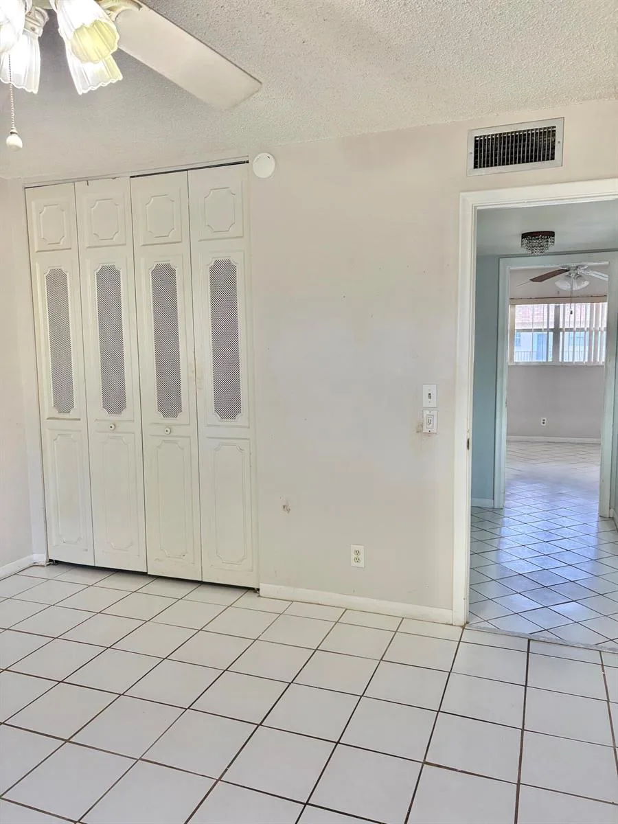 209 OXFORD 200, West Palm Beach, FL 33417 photo 6