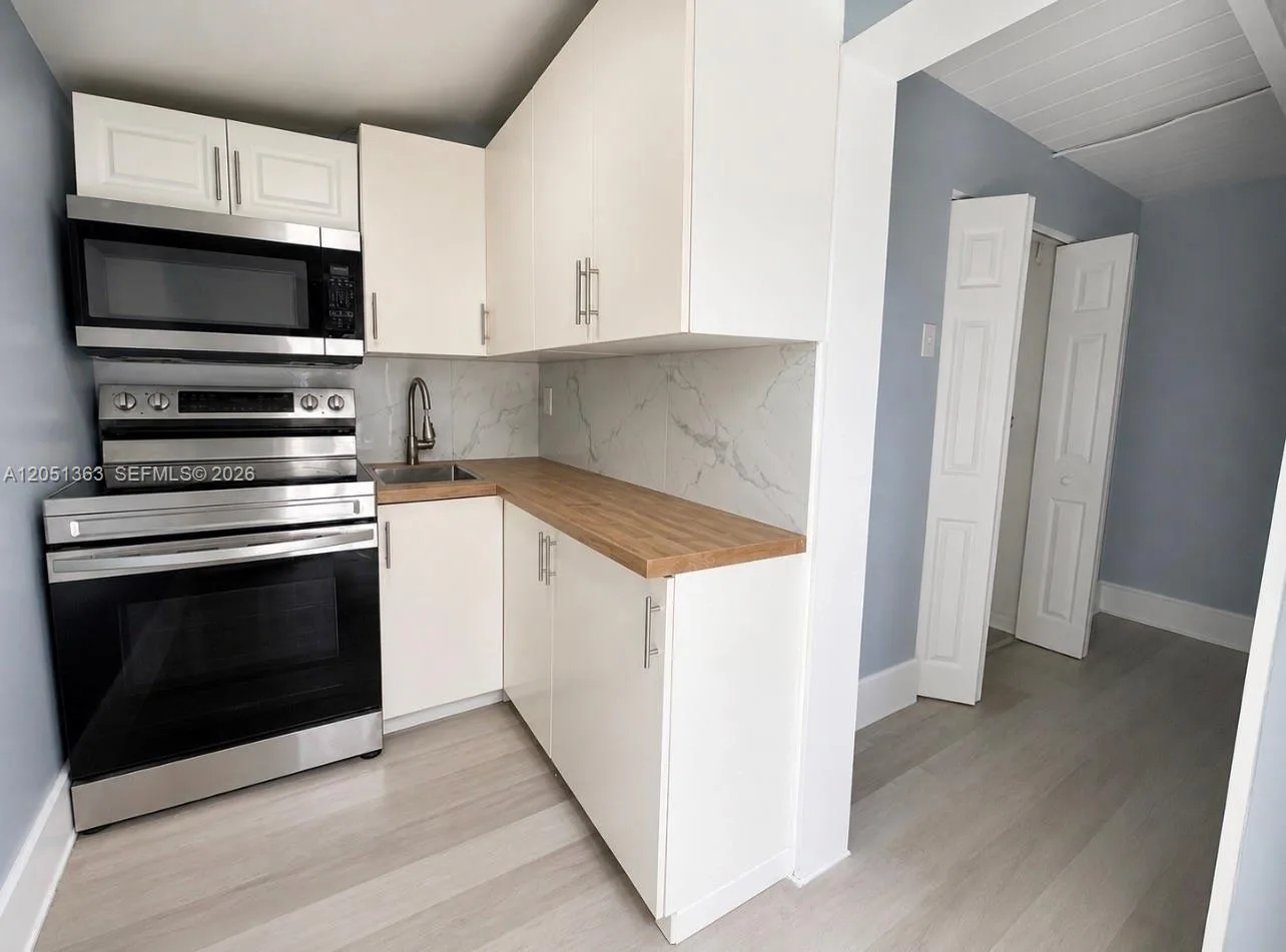 1872 NW 1st St # 3, Miami, FL 33125 photo 2