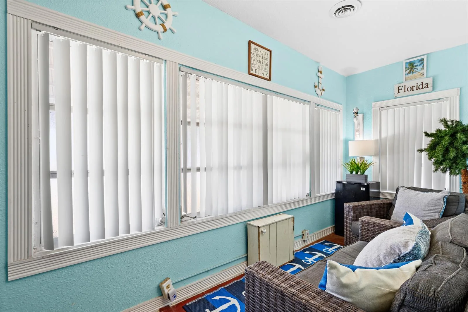 711 Cedar Place, Fort Pierce, FL 34950 photo 2