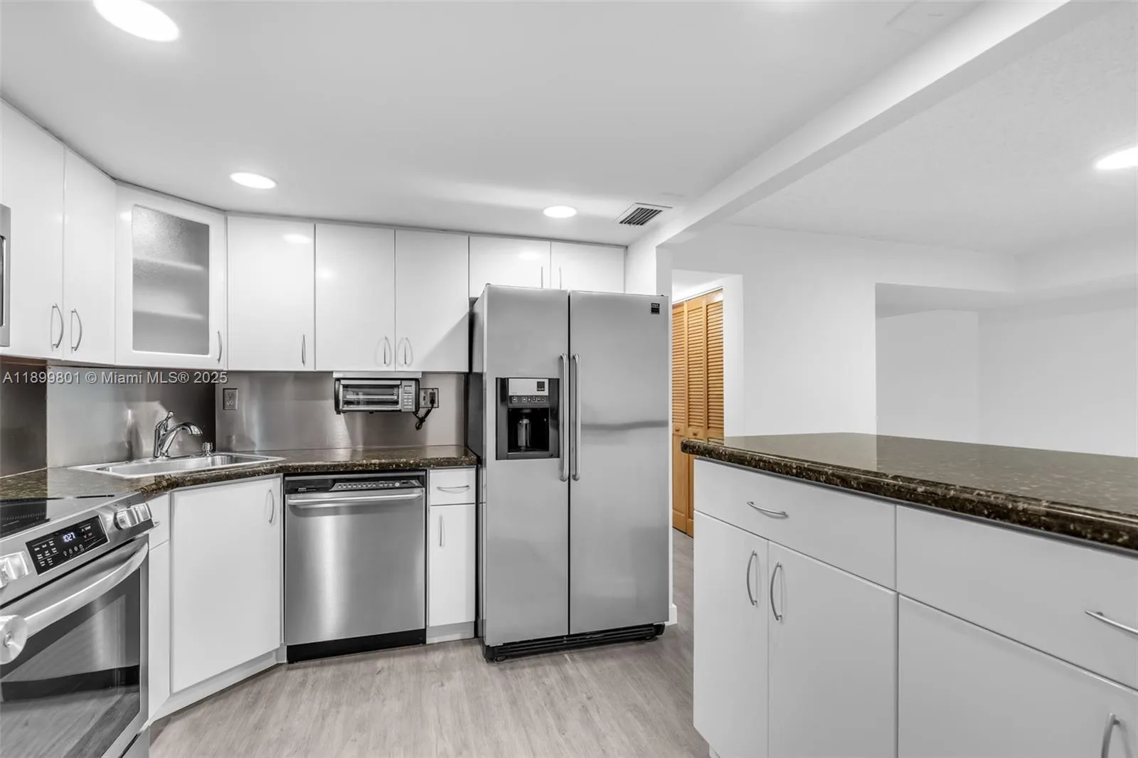 2333 Brickell Ave # PH208, Miami, FL 33129 photo 9
