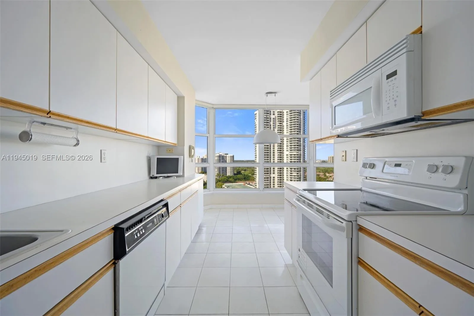 19101 NE 36th Ct # 2006, Aventura, FL 33180 photo 8