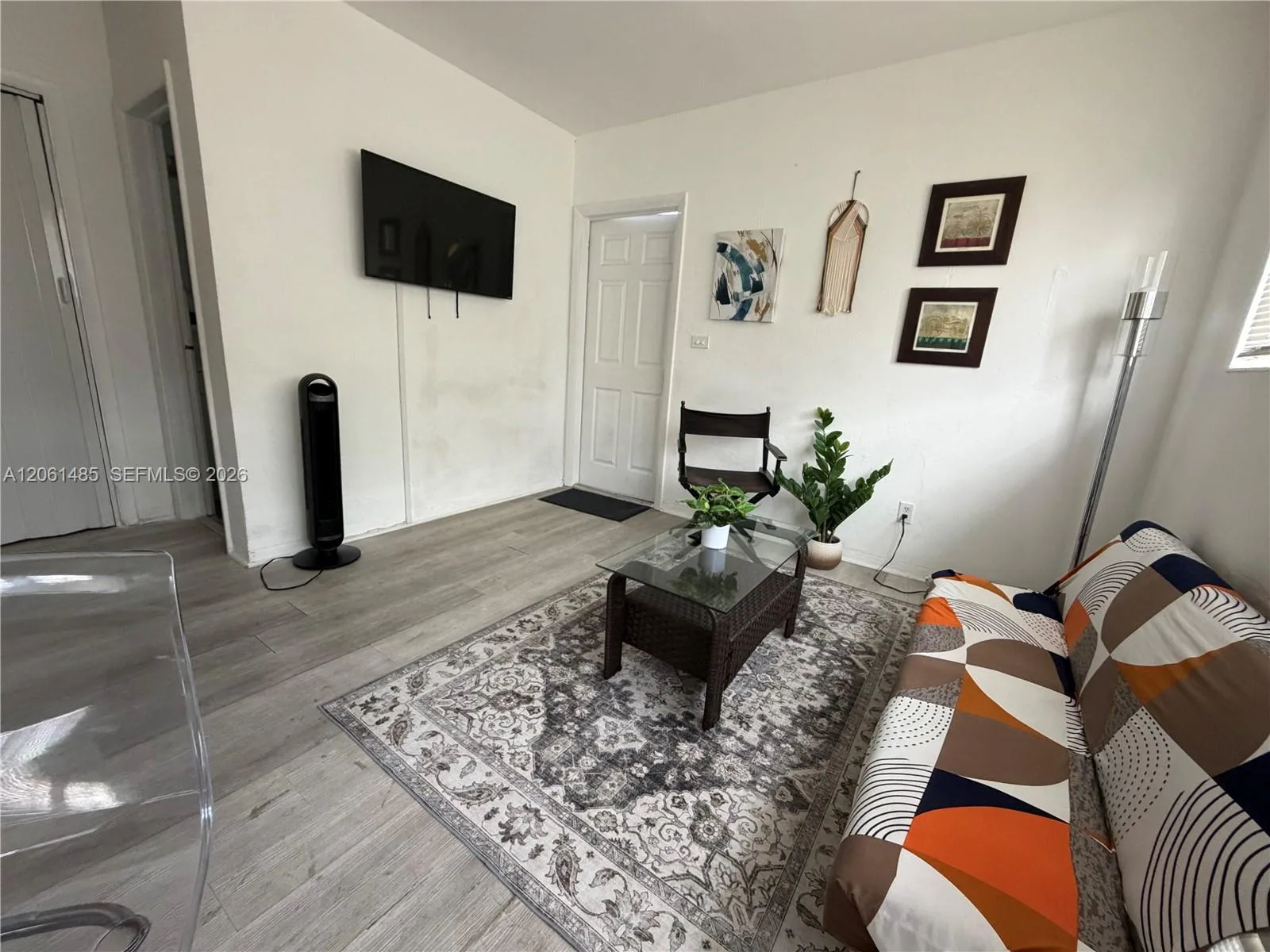 461 SW 6th St # 6, Miami, FL 33130