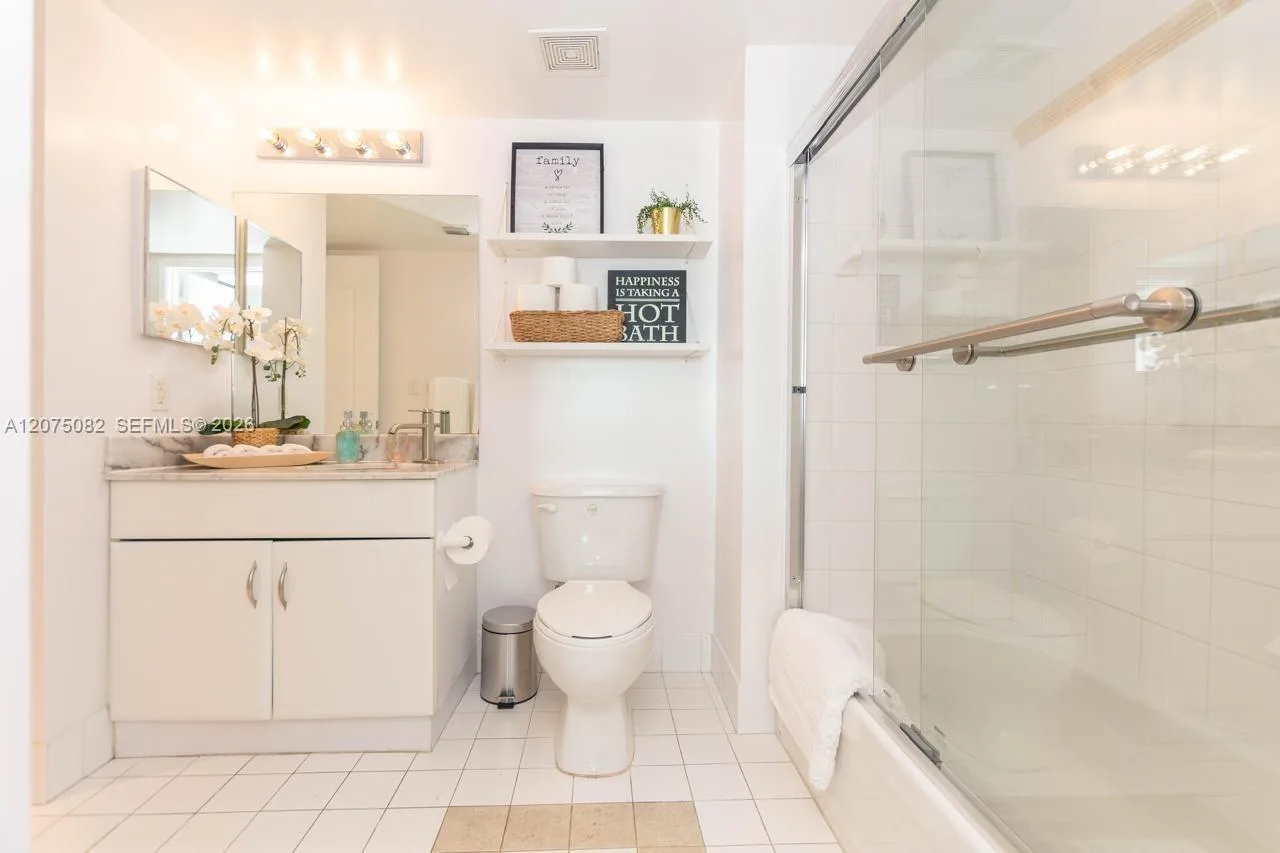 1200 Brickell Bay Dr # 3207, Miami, FL 33131 photo 8