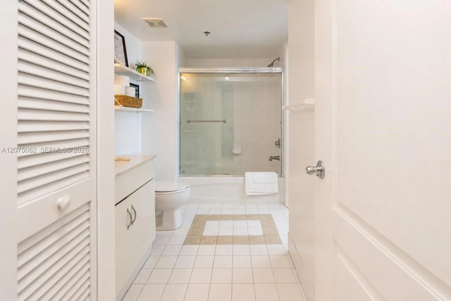 1200 Brickell Bay Dr # 3207, Miami, FL 33131 photo 9