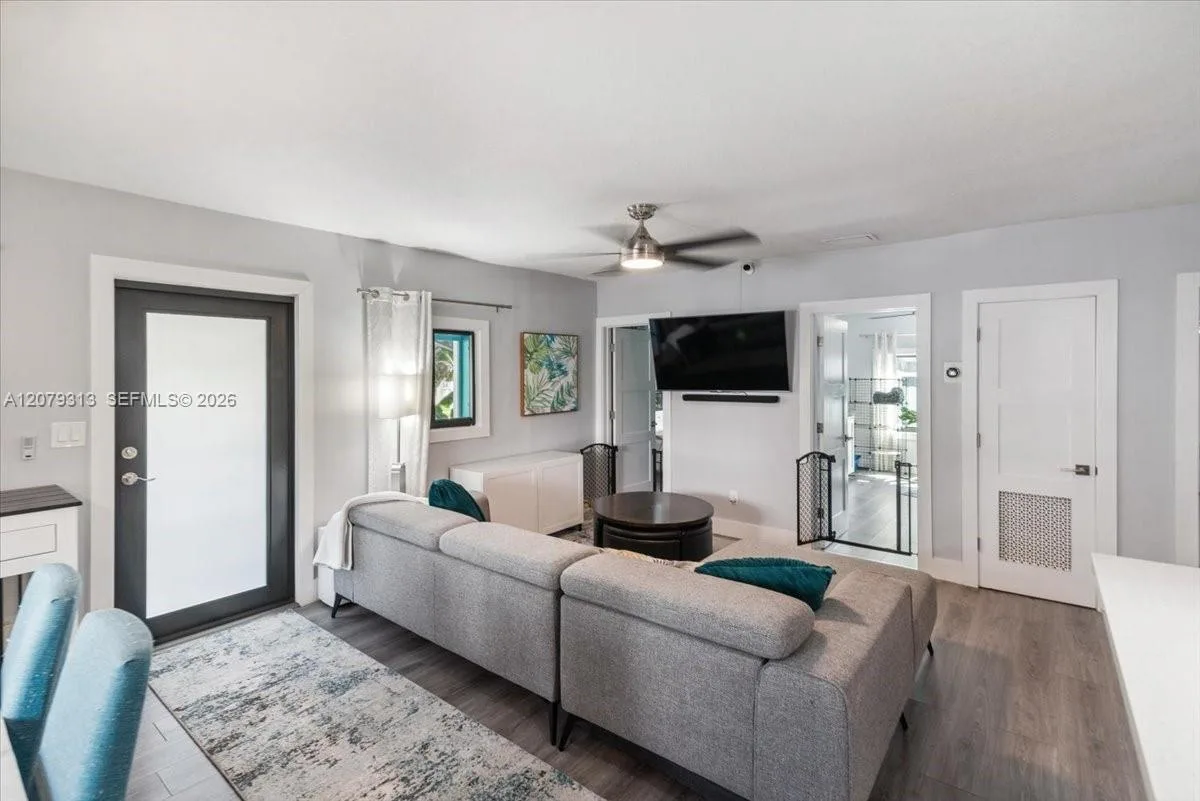 2434 Lincoln St, Hollywood, FL 33020 photo 8