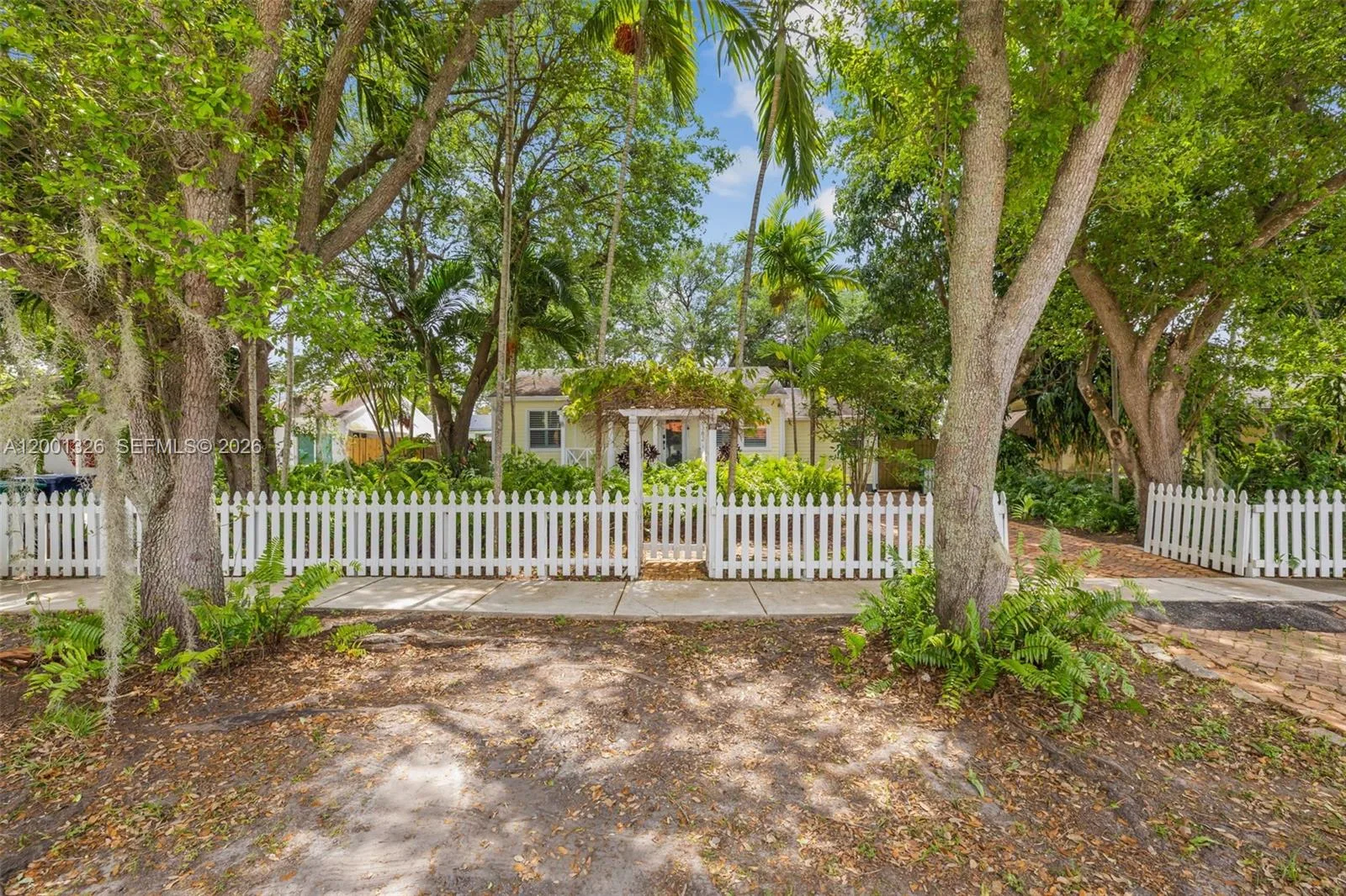 6382 SW 38th St, Miami, FL 33155