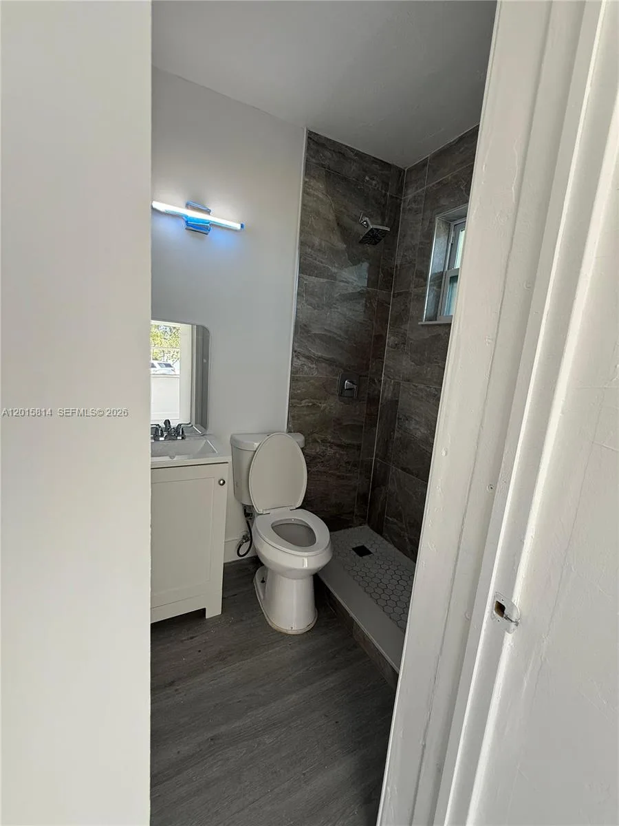 1760 NW 84th St, Miami, FL 33147 photo 5