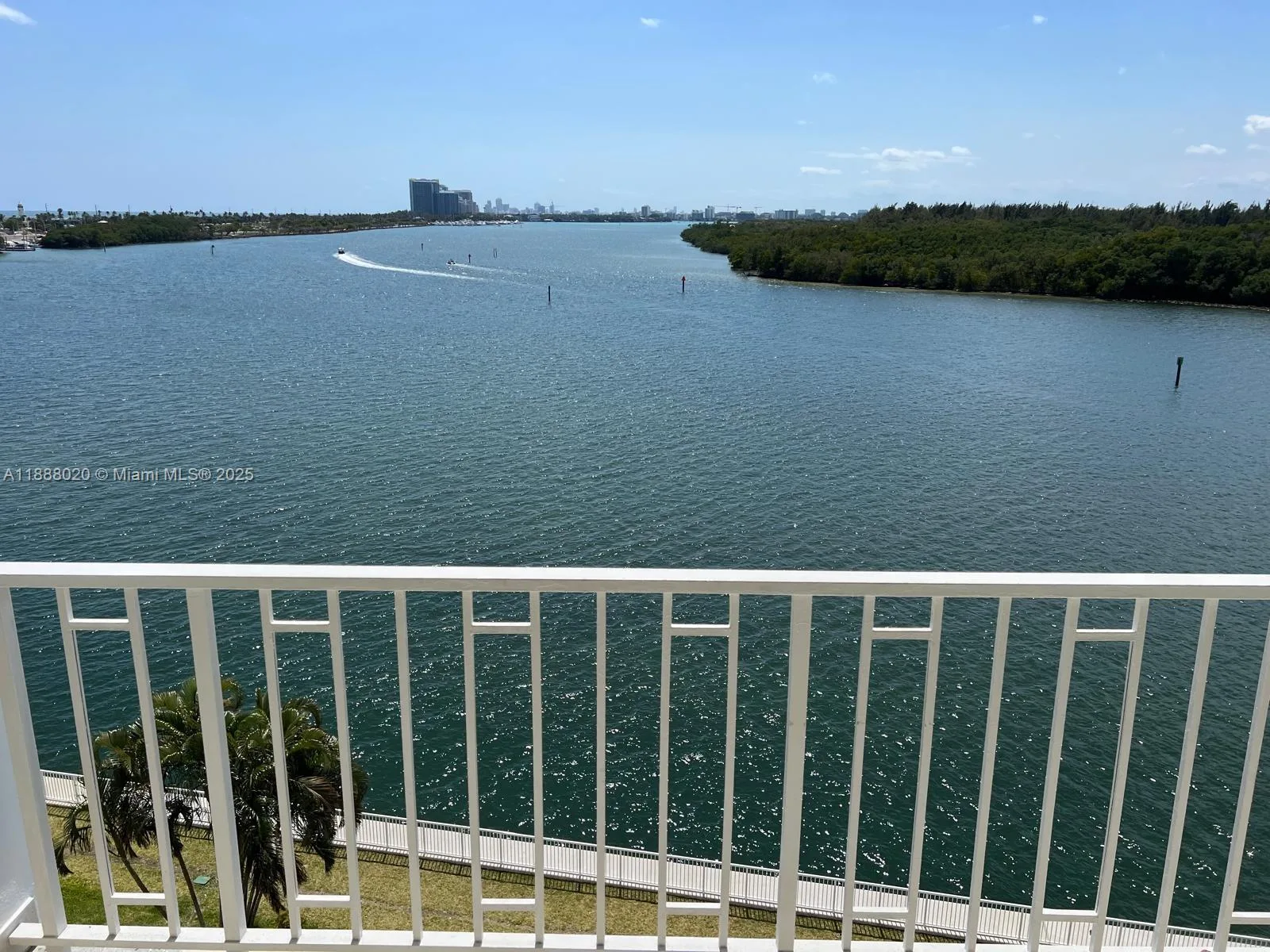 500 Bayview Dr # 1230, Sunny Isles Beach, FL 33160