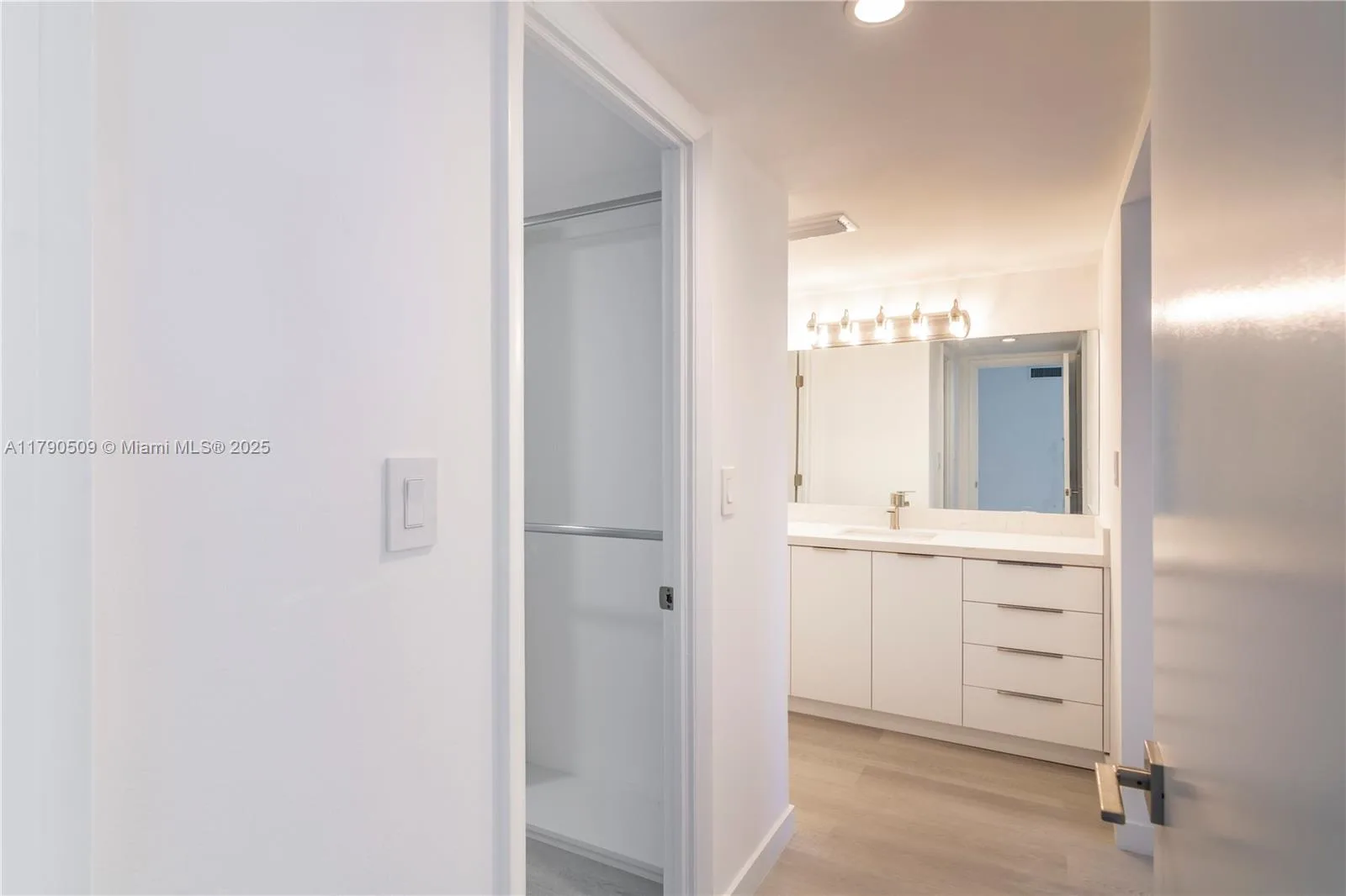 100 Bayview Dr # 314, Sunny Isles Beach, FL 33160 photo 10