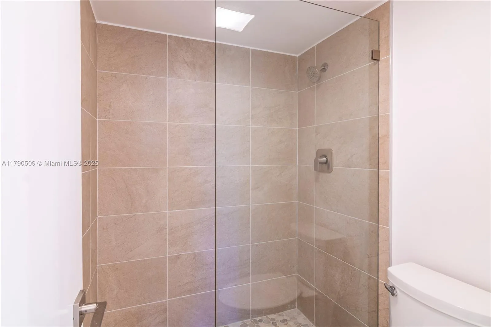 100 Bayview Dr # 314, Sunny Isles Beach, FL 33160 photo 11