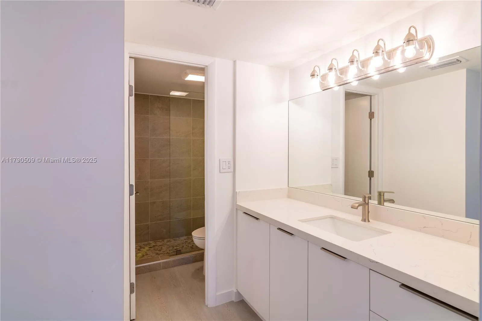 100 Bayview Dr # 314, Sunny Isles Beach, FL 33160 photo 13