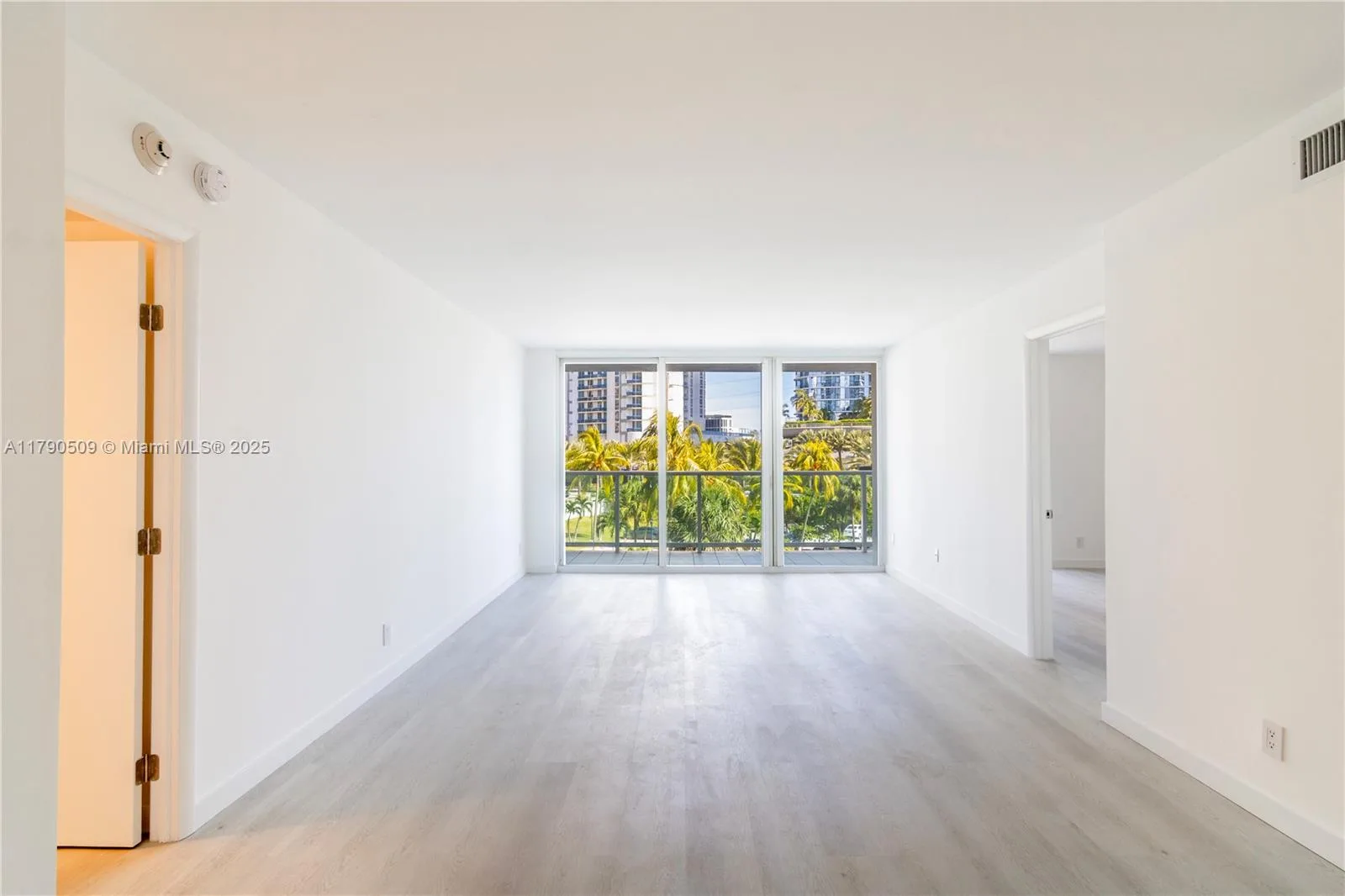 100 Bayview Dr # 314, Sunny Isles Beach, FL 33160 photo 2
