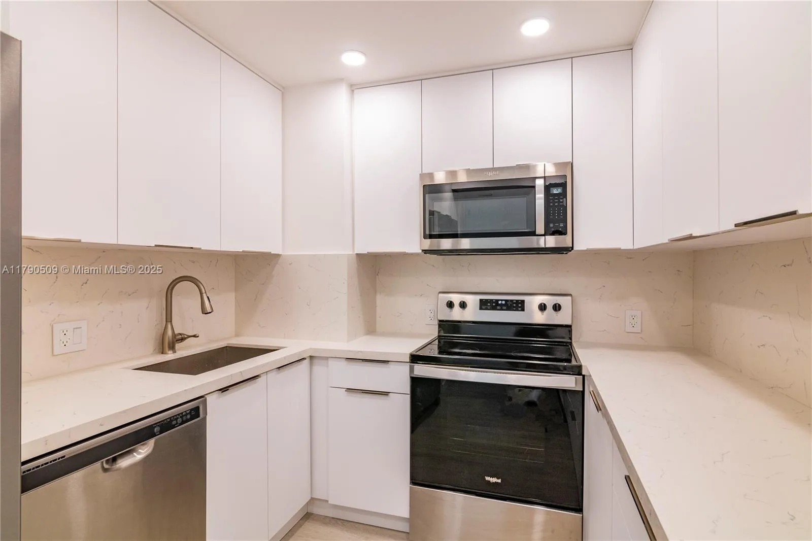 100 Bayview Dr # 314, Sunny Isles Beach, FL 33160 photo 5