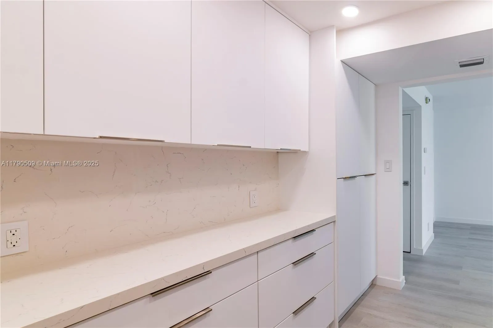 100 Bayview Dr # 314, Sunny Isles Beach, FL 33160 photo 7