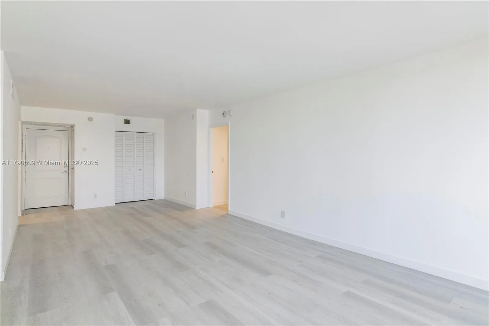 100 Bayview Dr # 314, Sunny Isles Beach, FL 33160 photo 8