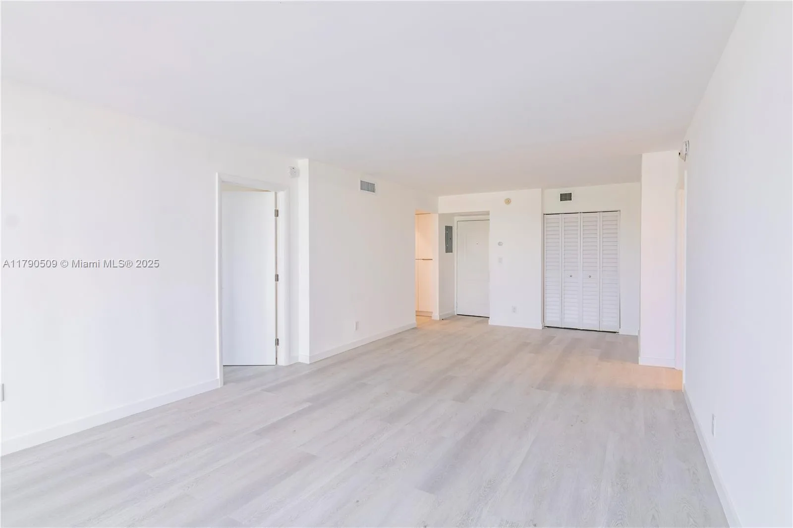 100 Bayview Dr # 314, Sunny Isles Beach, FL 33160 photo 9