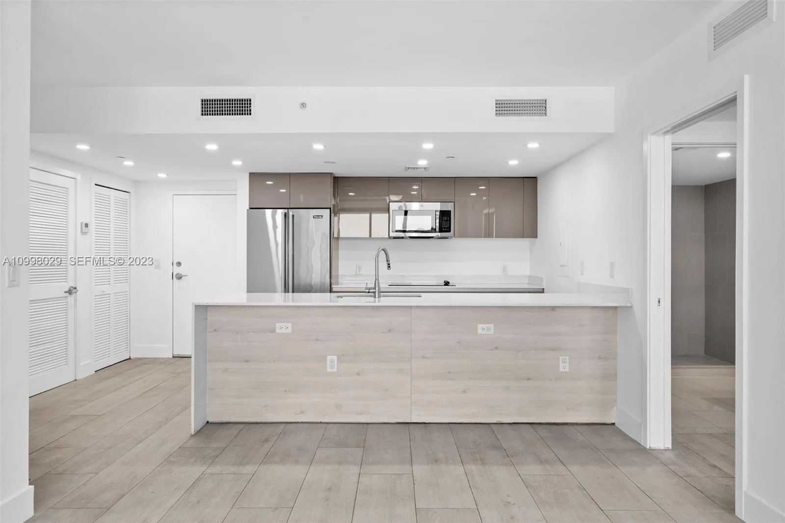 13800 Highland Dr # 504, North Miami Beach, FL 33181 photo 6