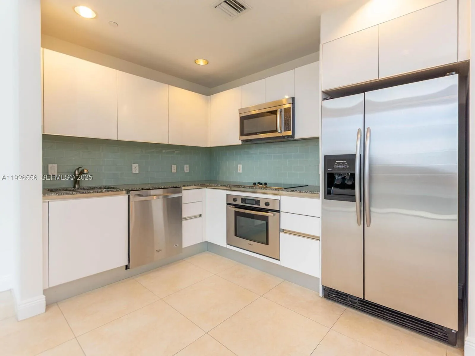 1050 Brickell Ave # 606, Miami, FL 33131 photo 3