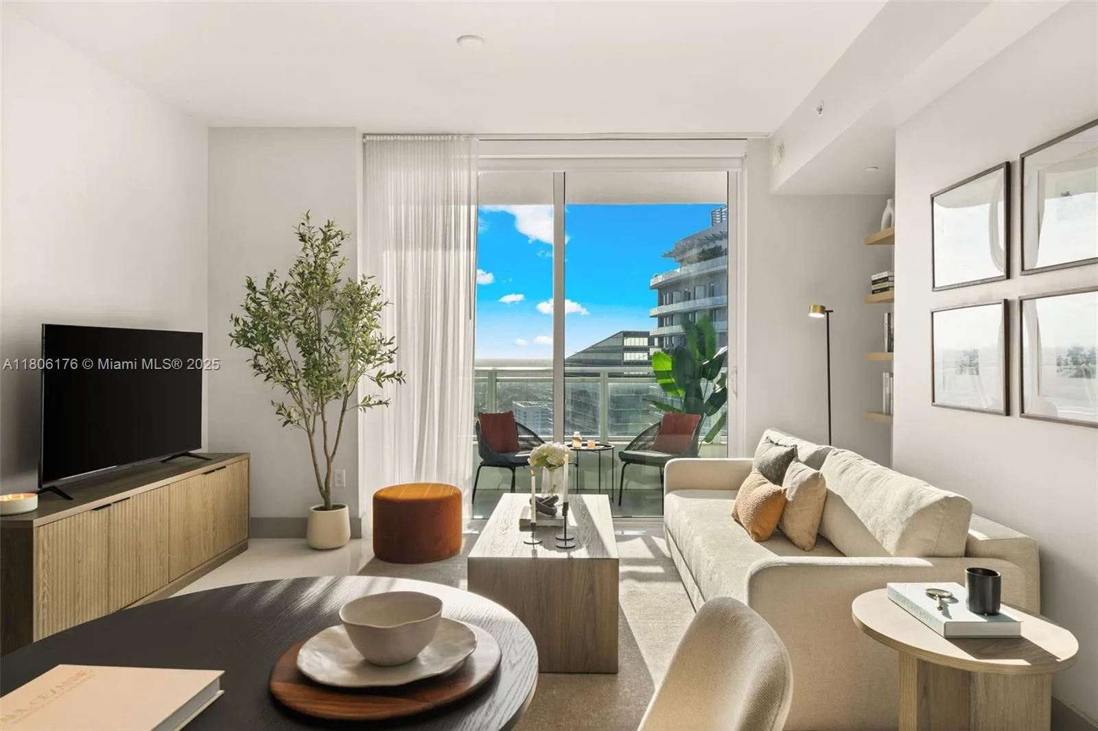 1080 Brickell Ave # 3905, Miami, FL 33131