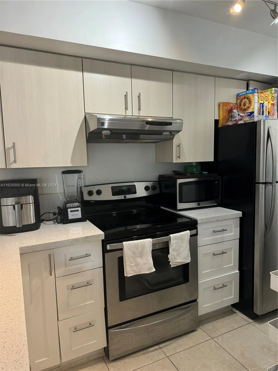720 SW 111th Ave # 307, Pembroke Pines, FL 33025 photo 4