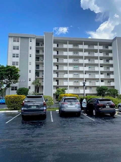 5860 NW 44th St # 102, Lauderhill, FL 33319