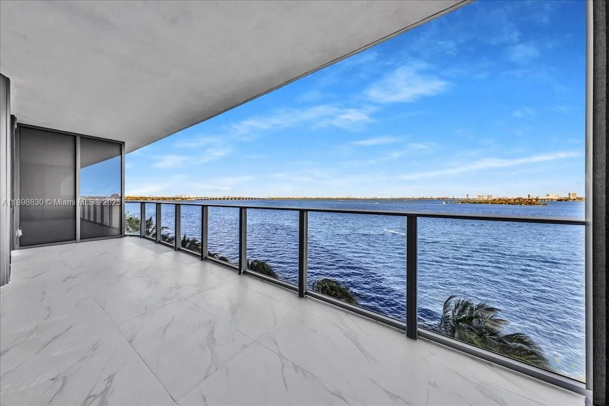 700 NE 24th St # 306, Miami, FL 33137