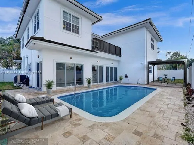 2319 NE 35th Dr, Fort Lauderdale, FL 33308 photo 2