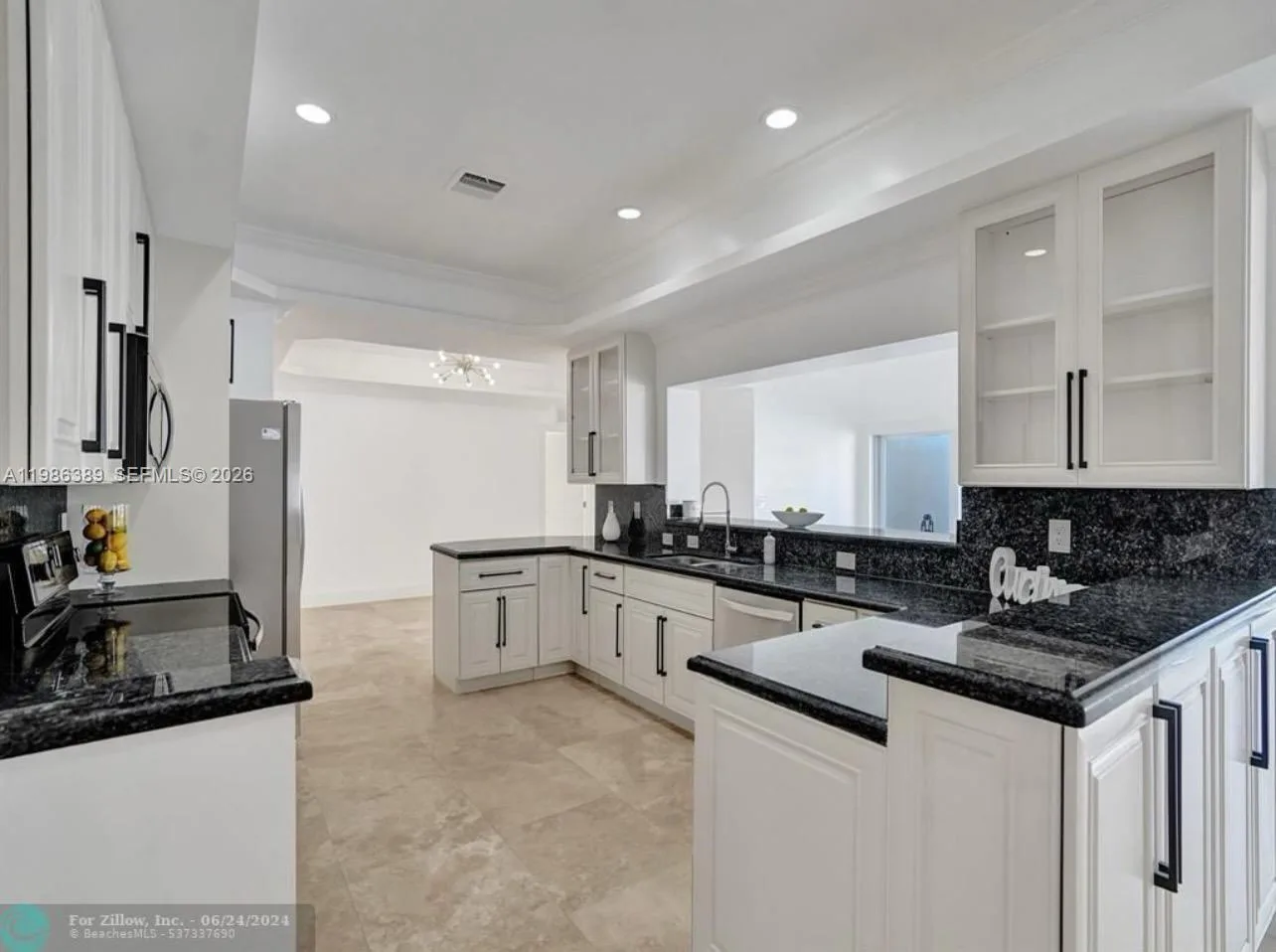 2319 NE 35th Dr, Fort Lauderdale, FL 33308 photo 4