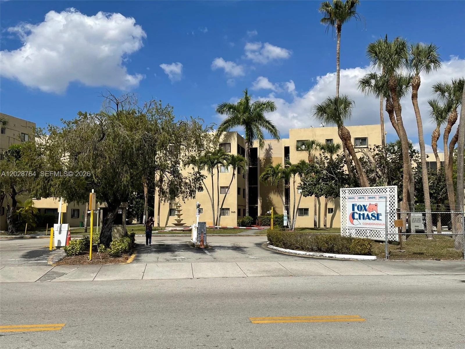 8625 NW 8th St # 402, Miami, FL 33126