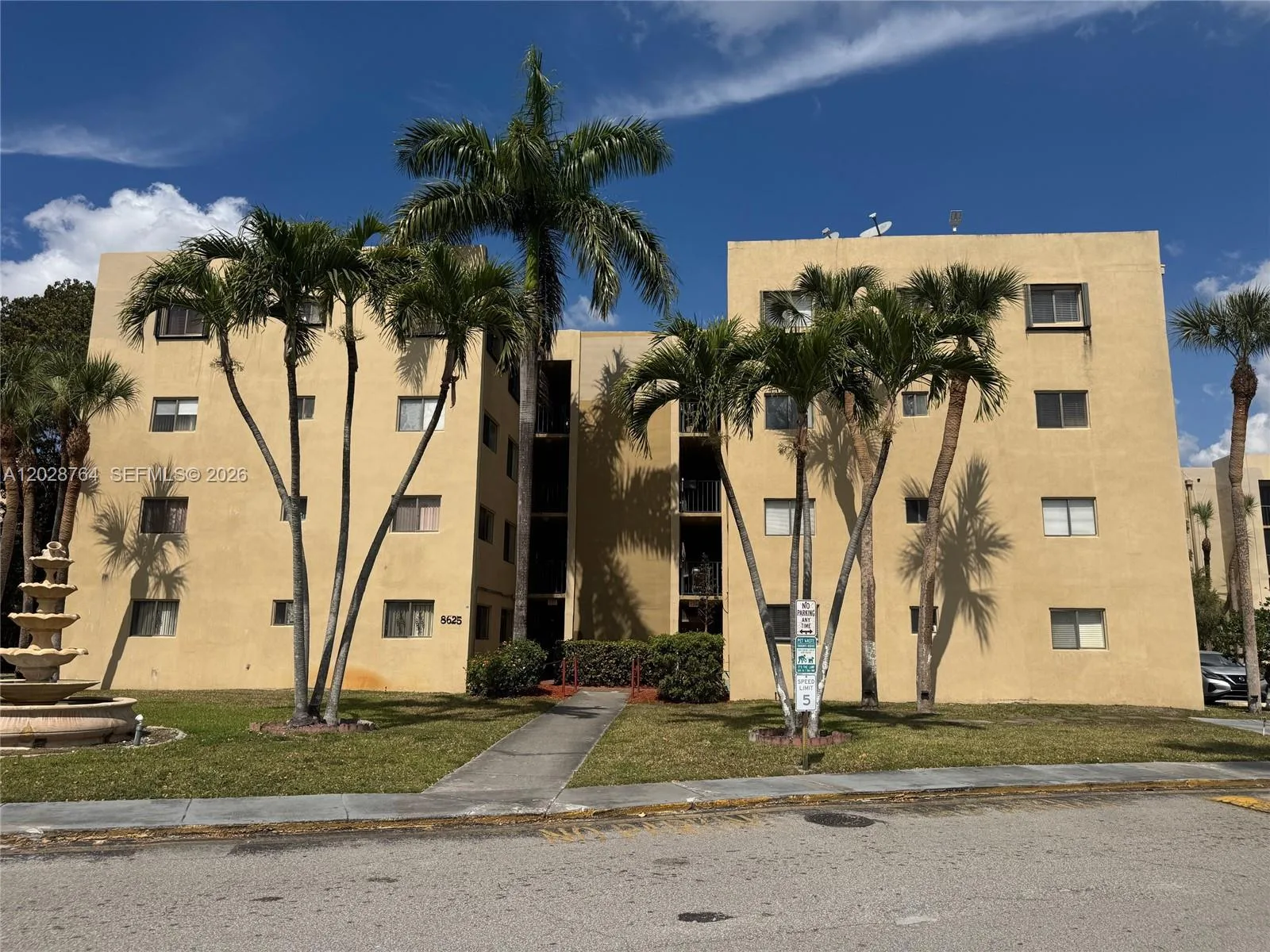 8625 NW 8th St # 402, Miami, FL 33126 photo 2