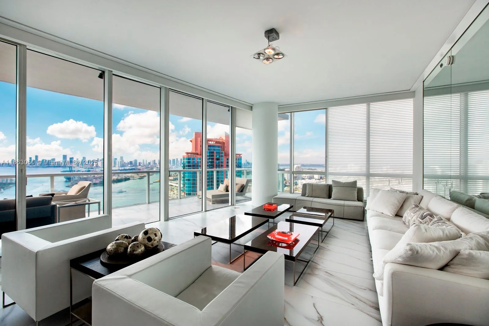 100 S Pointe Dr # 3701, Miami Beach, FL 33139 photo 3