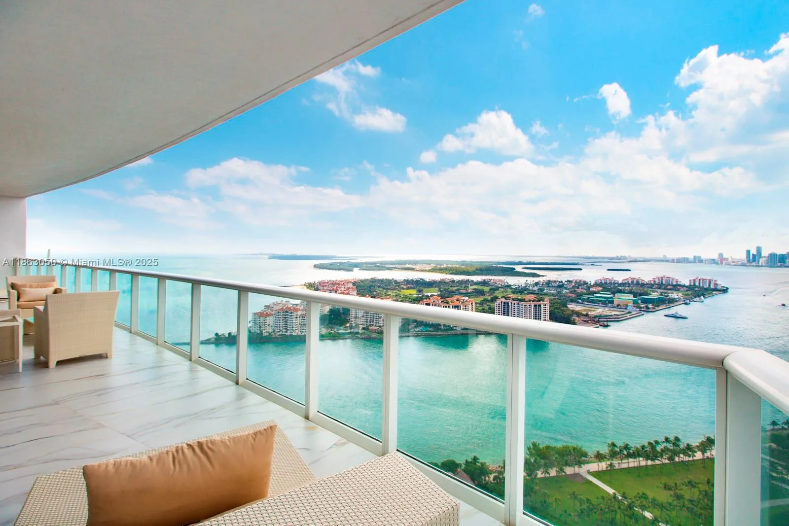 100 S Pointe Dr # 3701, Miami Beach, FL 33139 photo 4